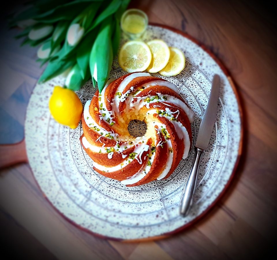 Zitronen Gugelhupf mit Limoncello 🍋 - Brea-food-and-home Zitronen Gugelhupf mit Limoncello 🍋 - Brea-food-and-home